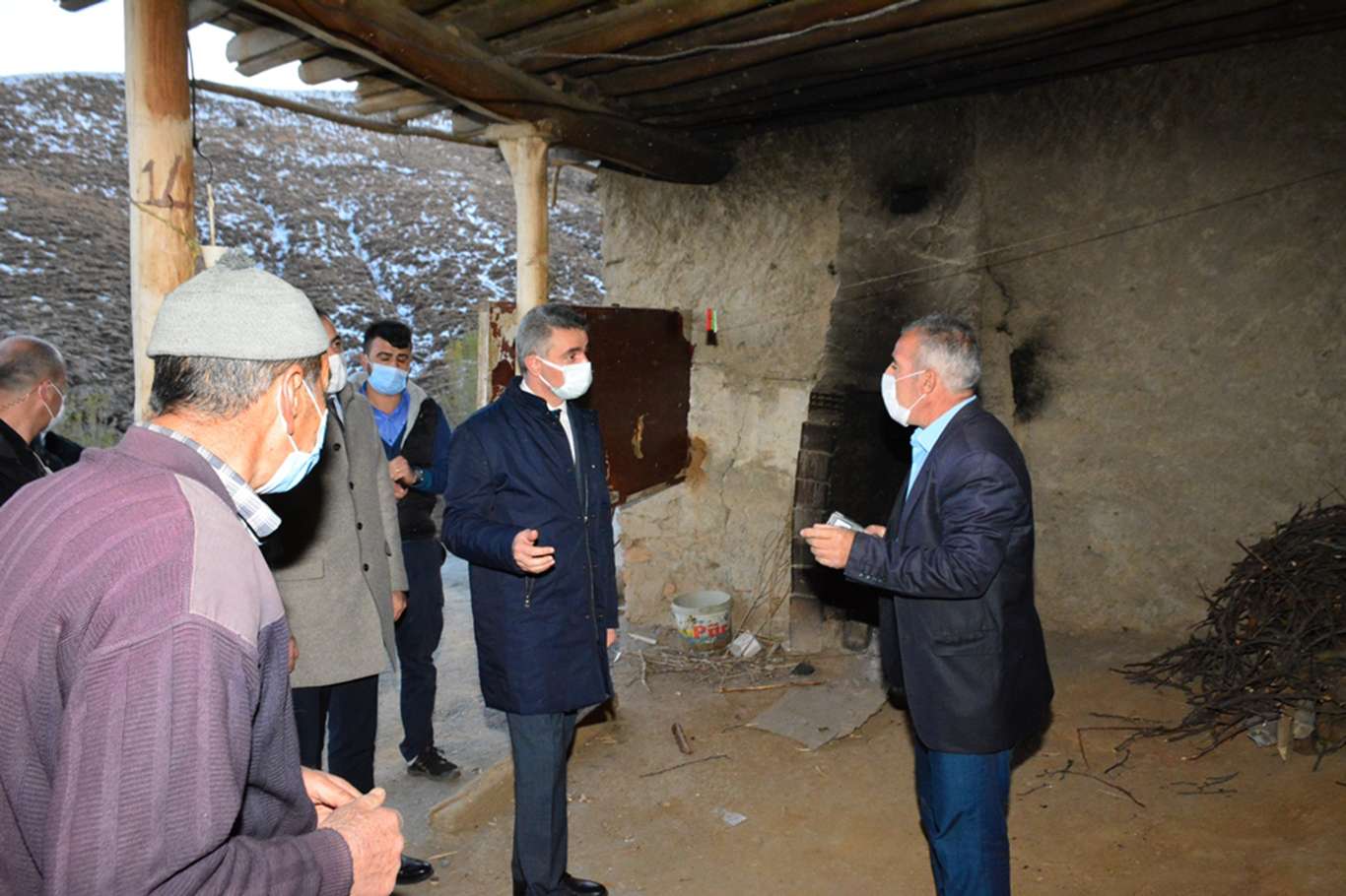 Malatya Valisi Baruş, deprem bölgesinde incelemelerde bulundu Malatya Valisi Baruş, deprem bölgesinde incelemelerde bulundu